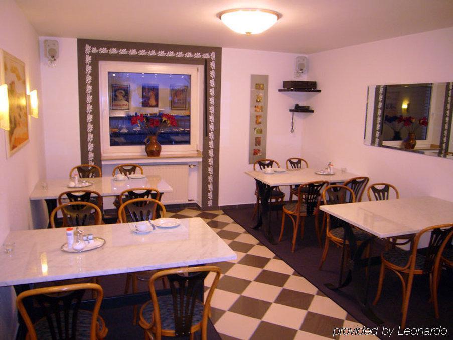 Hotel Alt Buettgen คาร์สท์ ภายนอก รูปภาพ