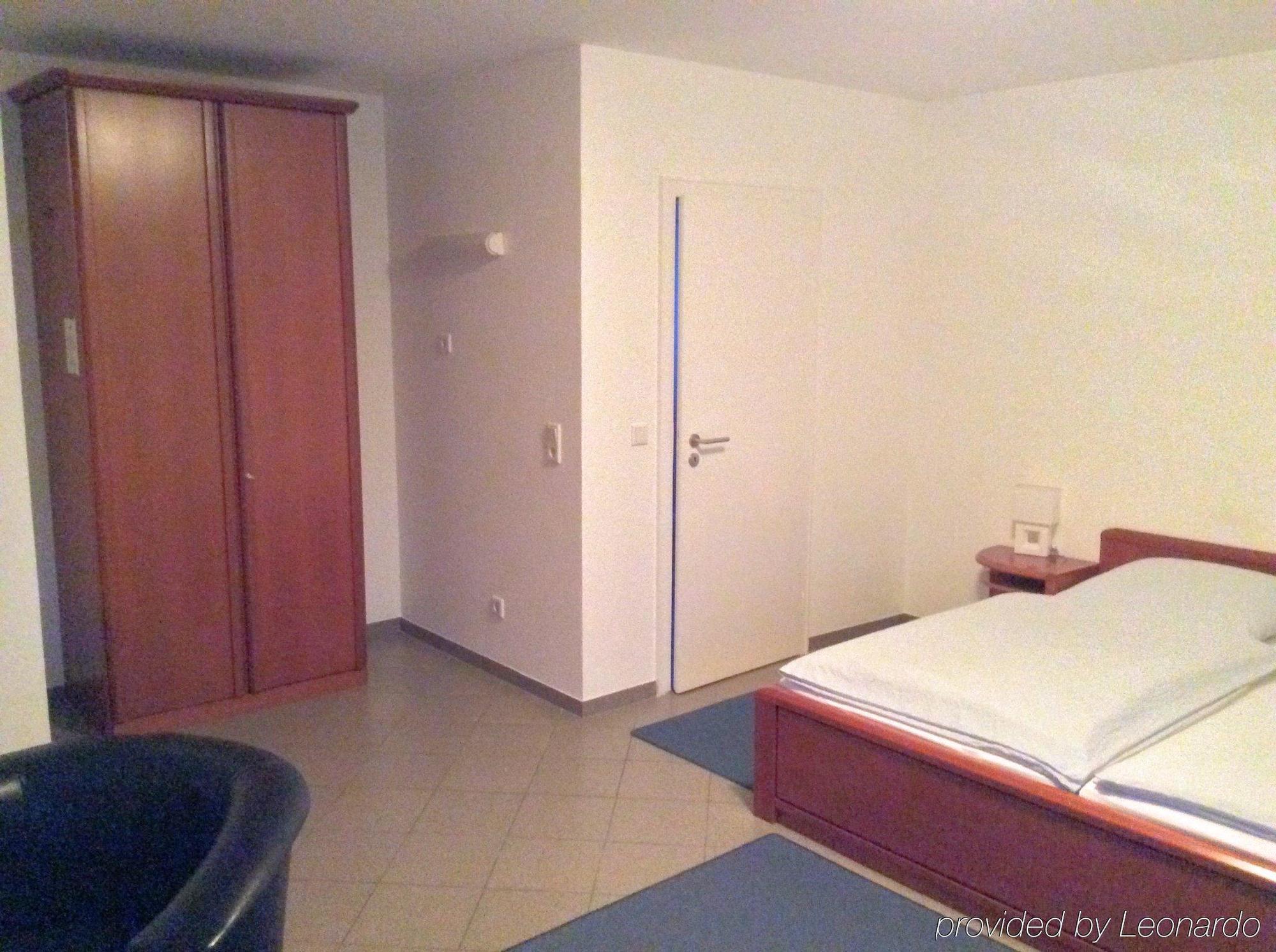Hotel Alt Buettgen คาร์สท์ ภายนอก รูปภาพ