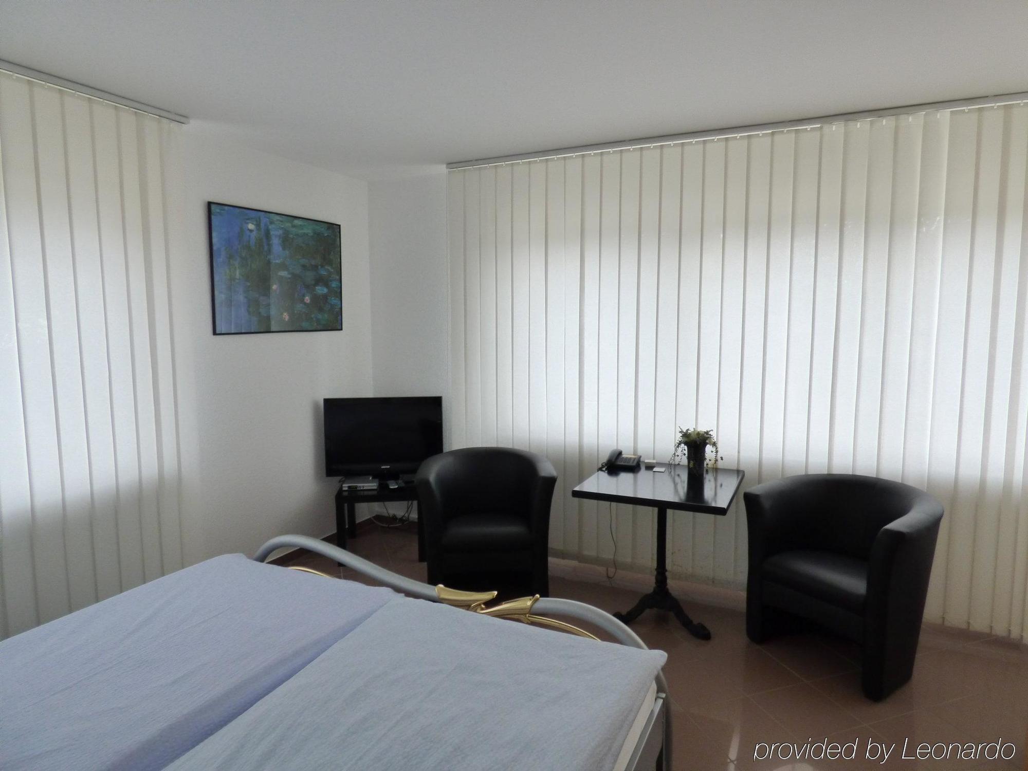 Hotel Alt Buettgen คาร์สท์ ภายนอก รูปภาพ