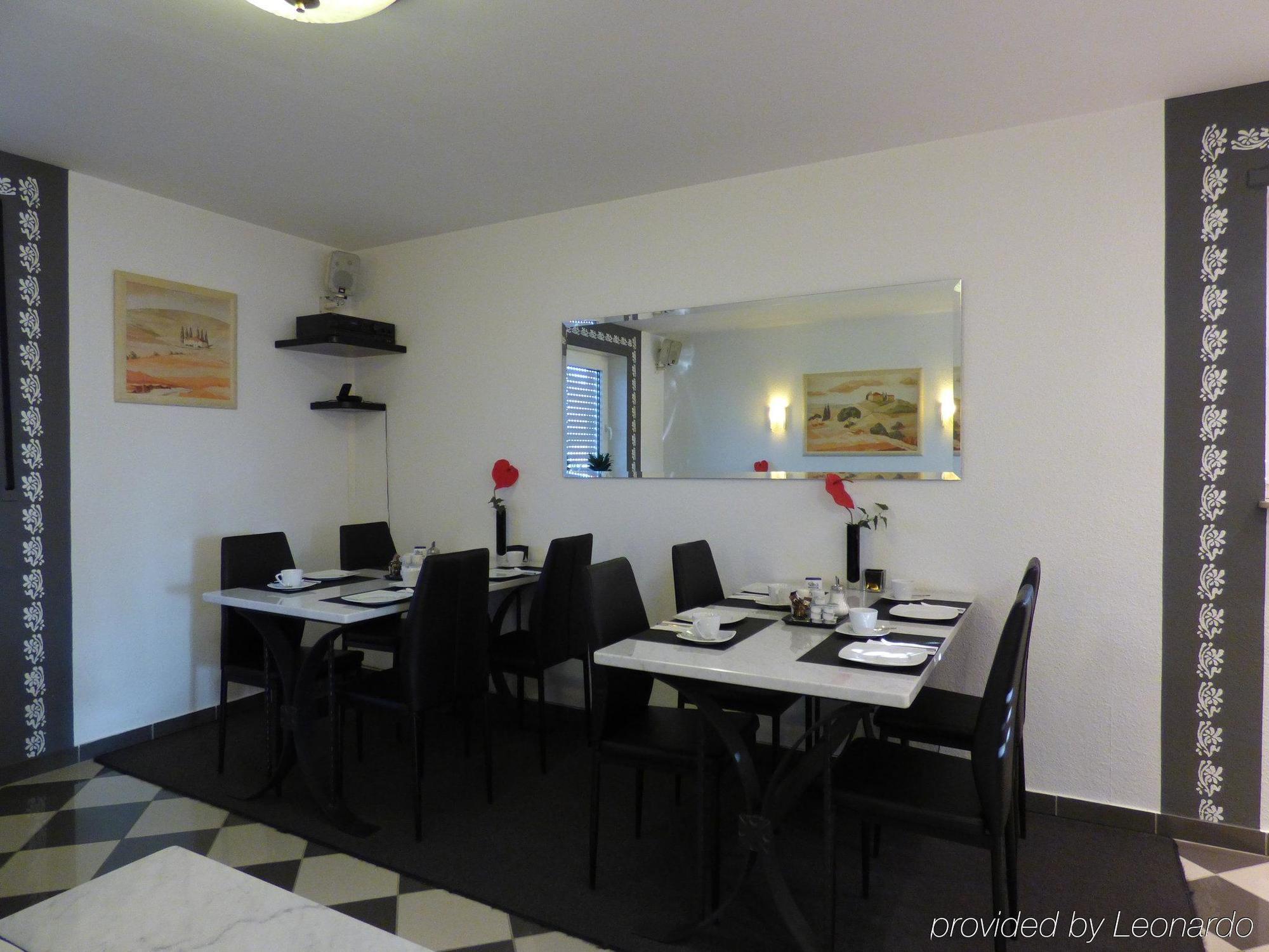 Hotel Alt Buettgen คาร์สท์ ภายนอก รูปภาพ