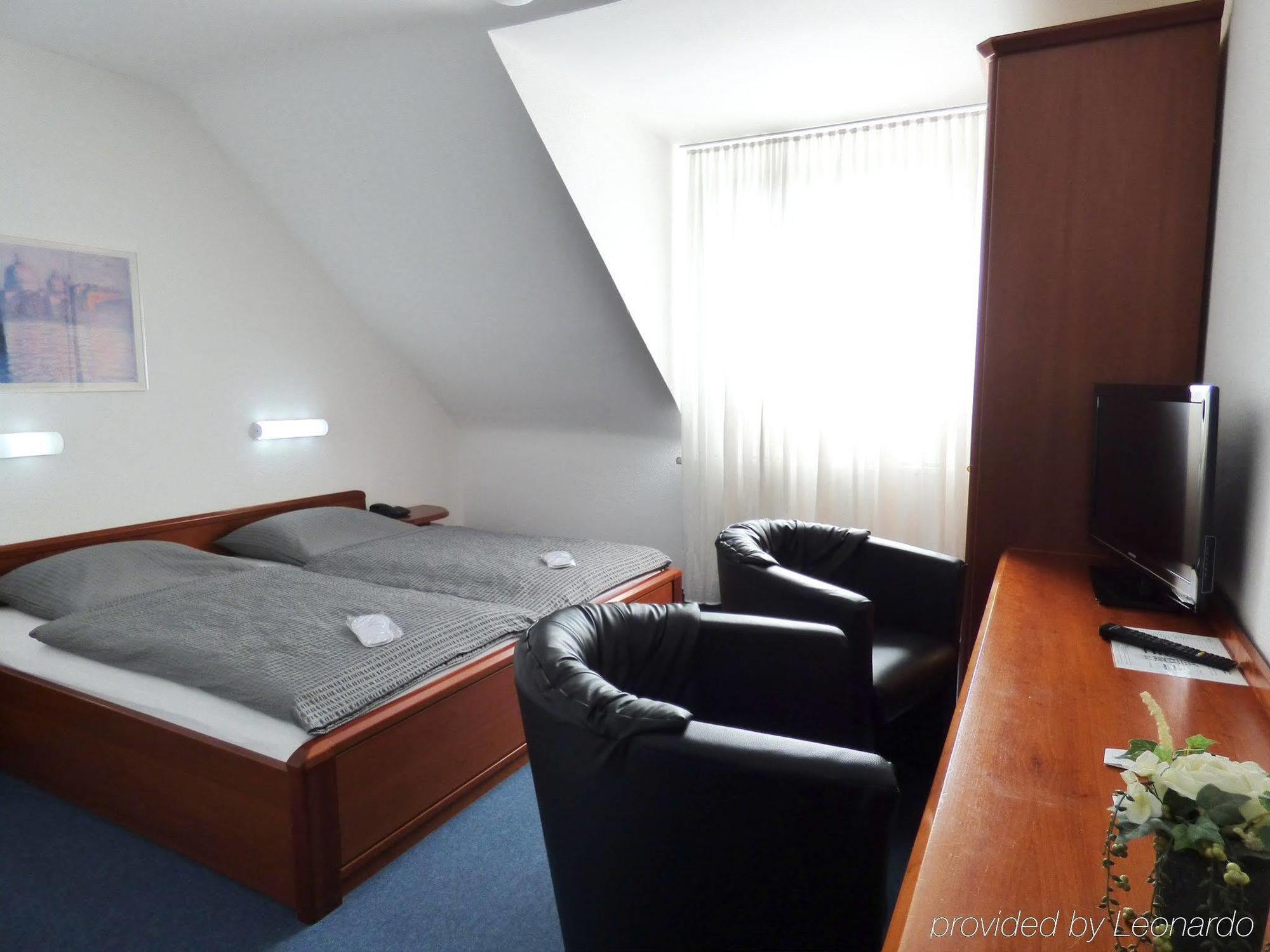 Hotel Alt Buettgen คาร์สท์ ภายนอก รูปภาพ