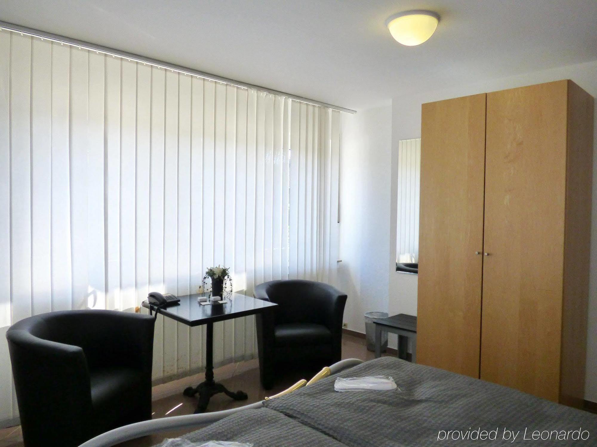 Hotel Alt Buettgen คาร์สท์ ภายนอก รูปภาพ