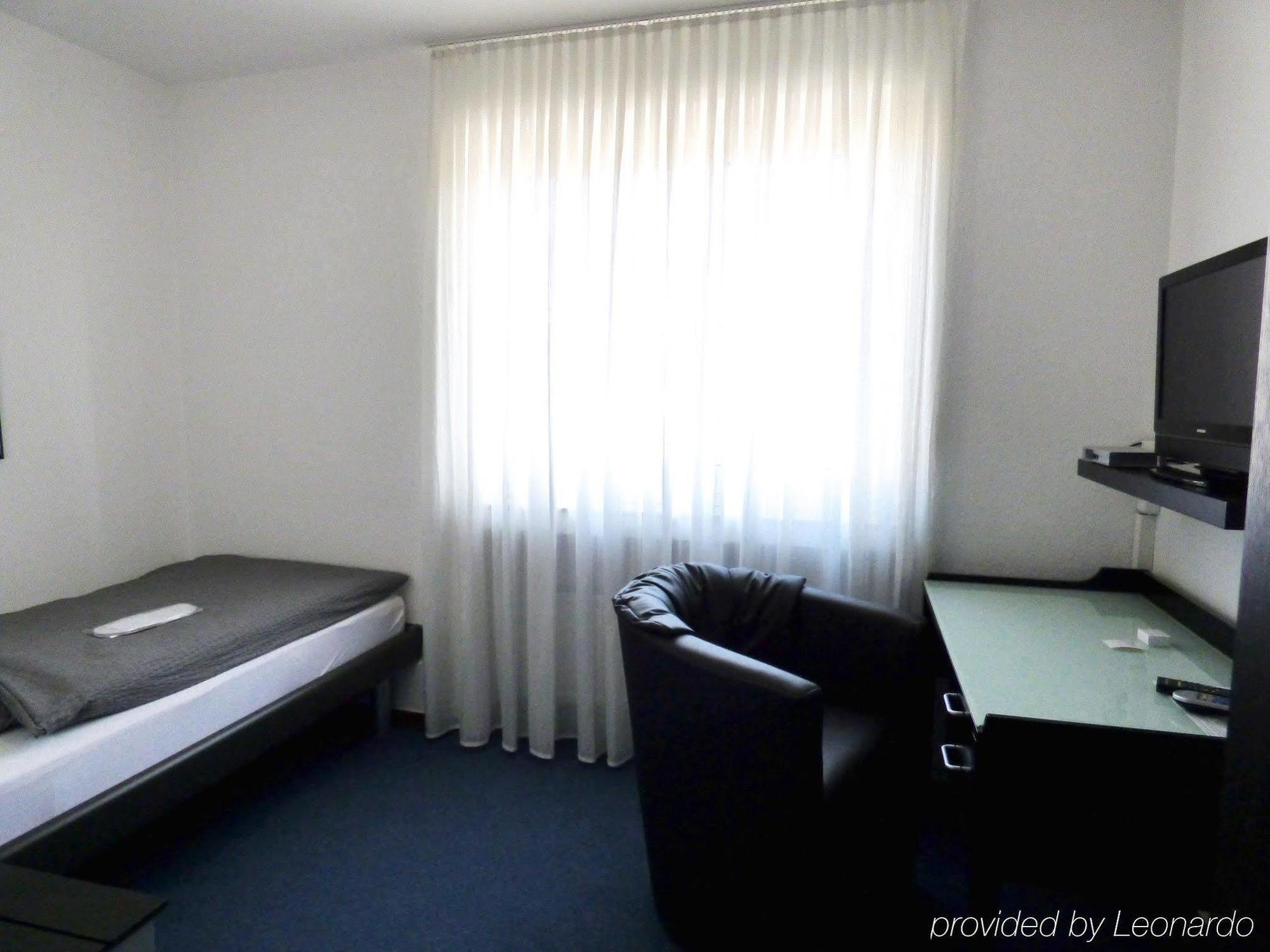 Hotel Alt Buettgen คาร์สท์ ภายนอก รูปภาพ