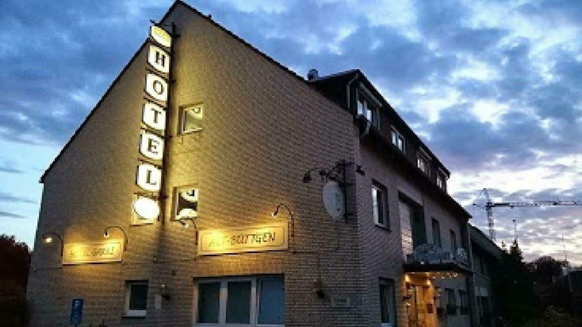 Hotel Alt Buettgen คาร์สท์ ภายนอก รูปภาพ